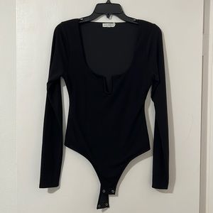 Good American - NWOT - Long Sleeve U Ring Bodysuit